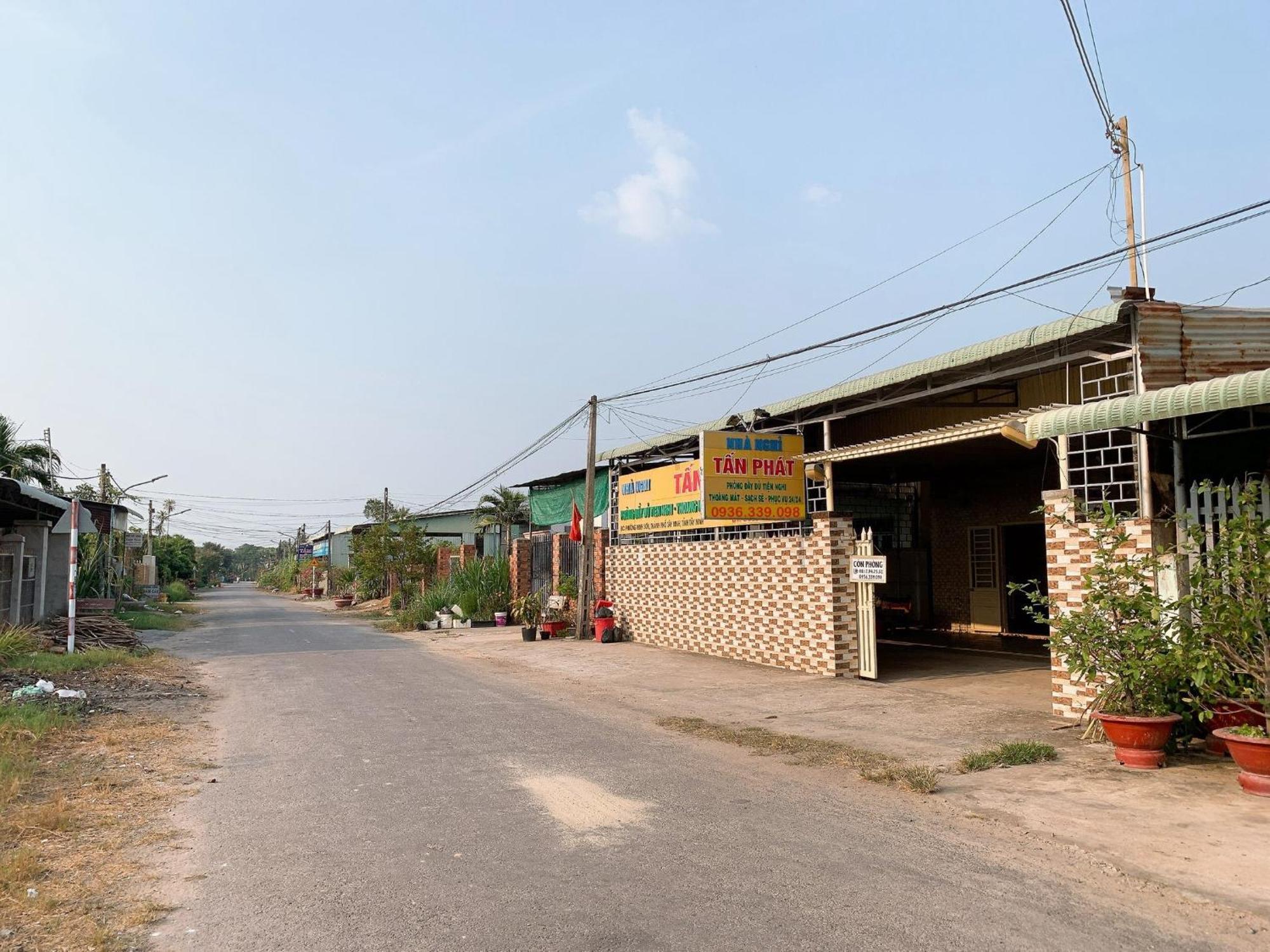 Hotel Nhà Nghỉ TáN PháT Ap Thanh Son Esterno foto