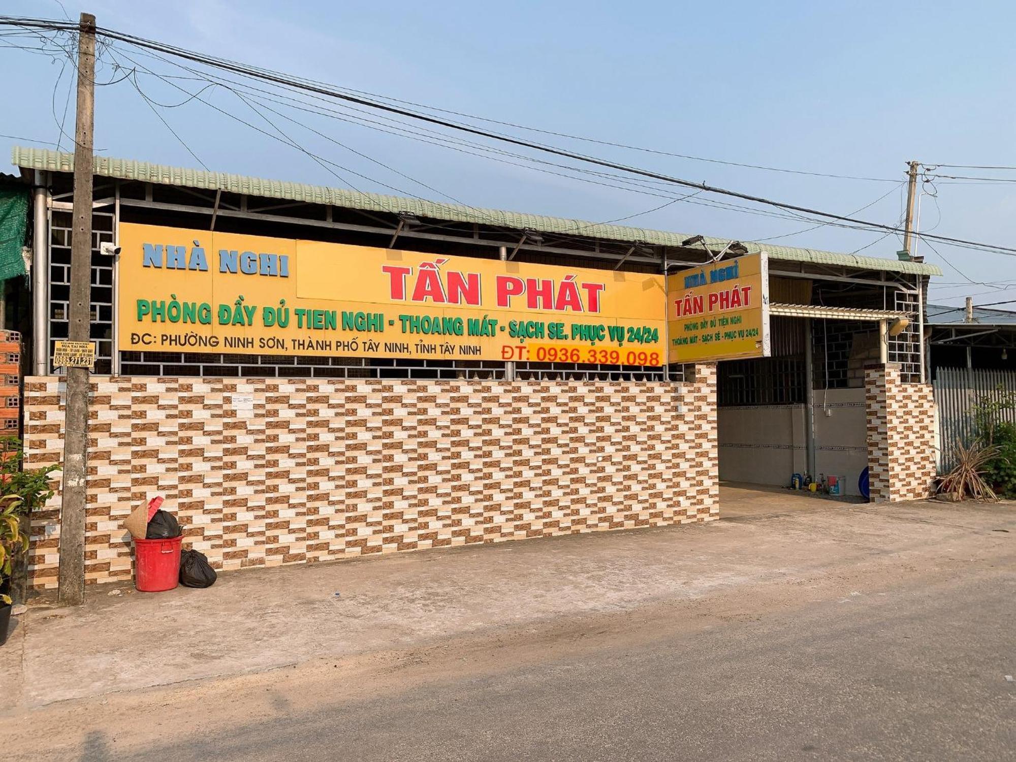 Hotel Nhà Nghỉ TáN PháT Ap Thanh Son Esterno foto