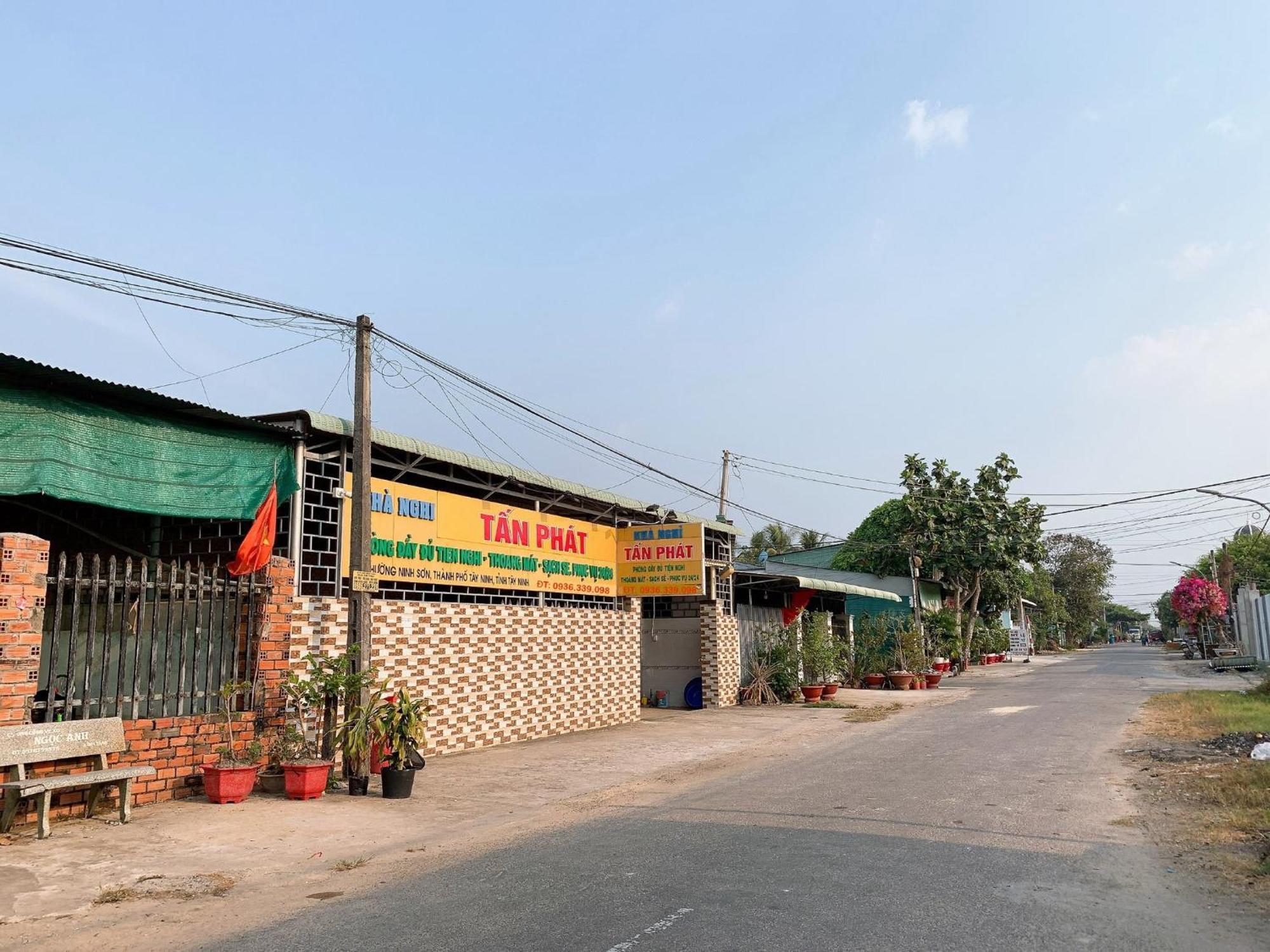 Hotel Nhà Nghỉ TáN PháT Ap Thanh Son Esterno foto